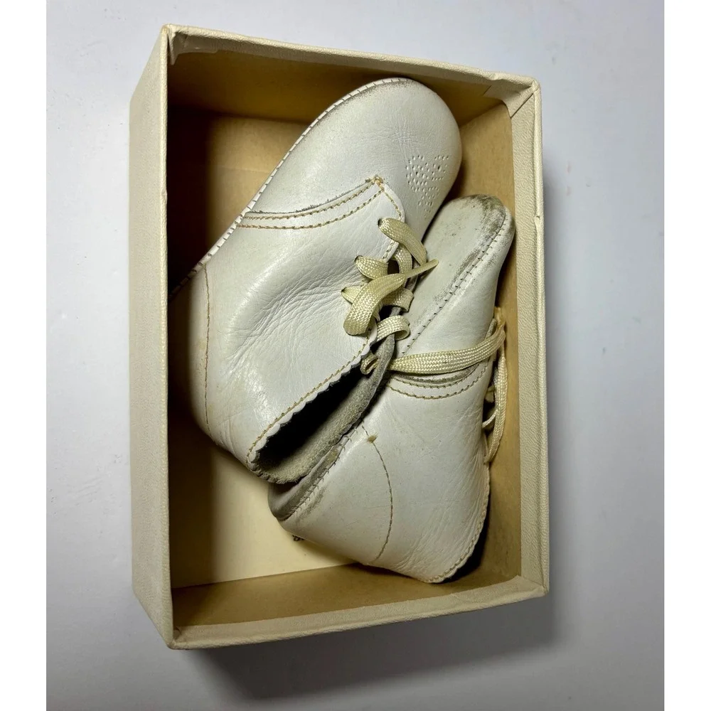 Vintage 1962 Baby Girl White Leather Heart Walking Name Shoes Booties Kathy